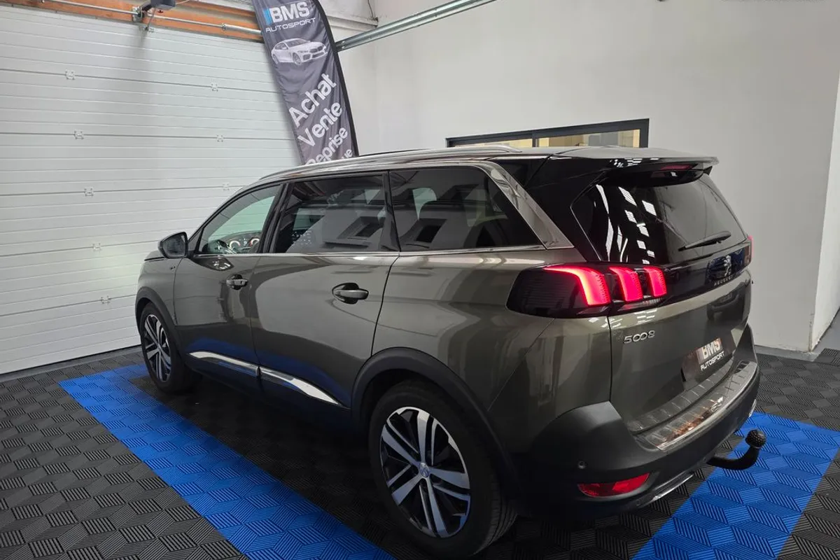 Peugeot  5008 GT 2.0 BlueHDI 180 (7 places, toit ouvrant, LED, Sièges chauffants, Caméra) - Photo 3